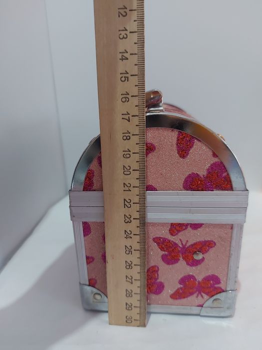 Шкатулка с бабочками.