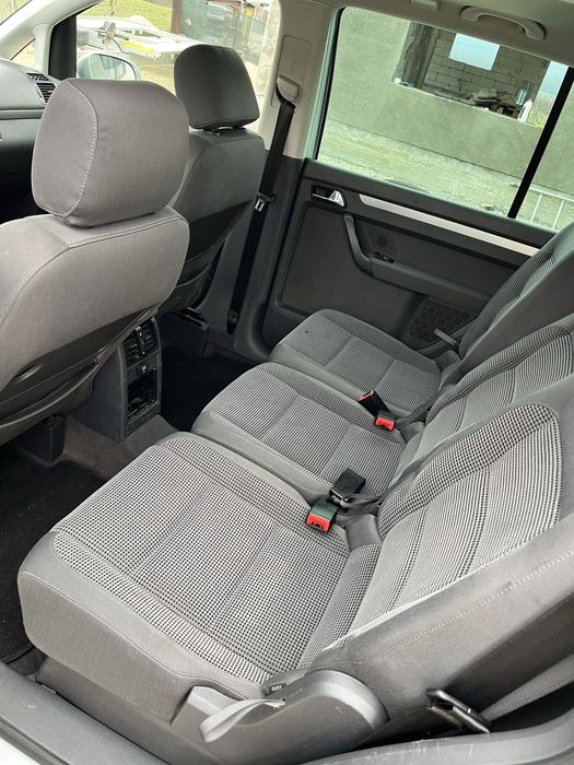 Vand 2 touran de Germania detalii la telefon