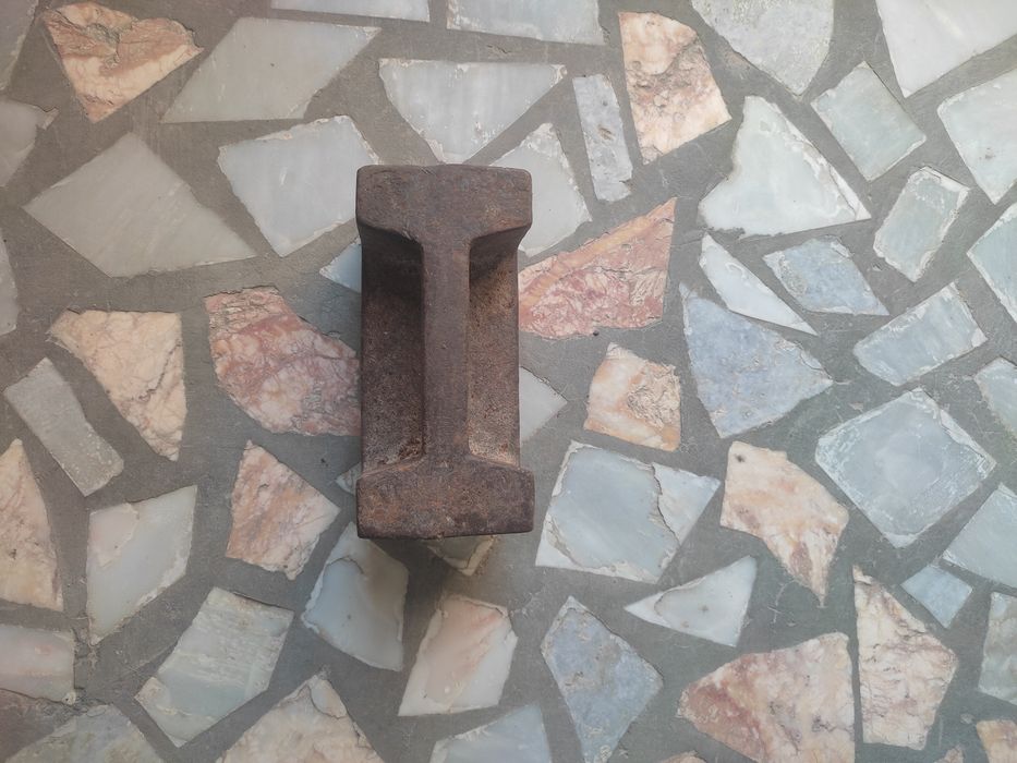 Гир тас сатылады.