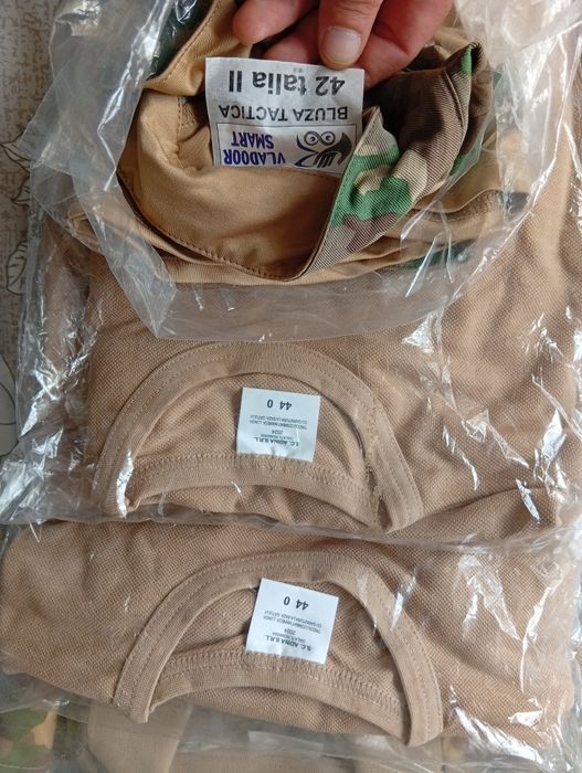 Tricouri / bluze combat noi (7 bucati)