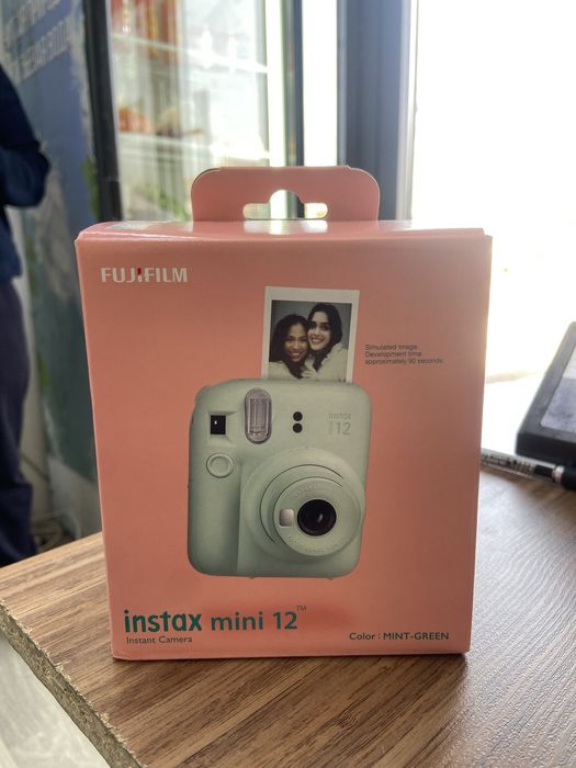 Продам instax mini 12 новый