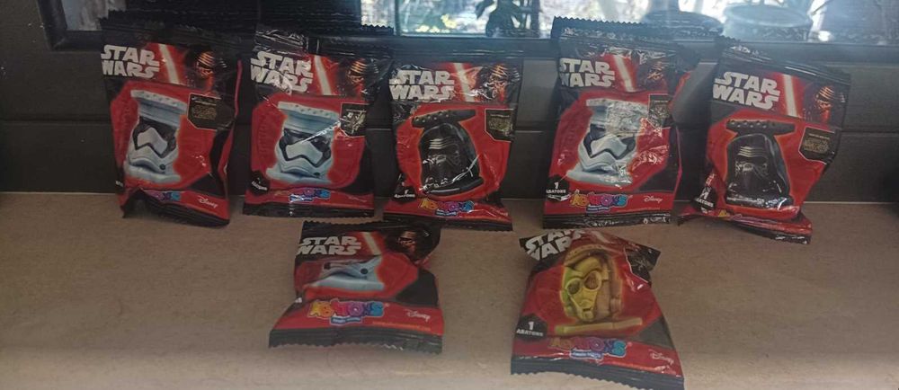 Фигурки,ключодържател и хвърчащи дискове на Sonic,Star wars и Yu-Gi-Oh