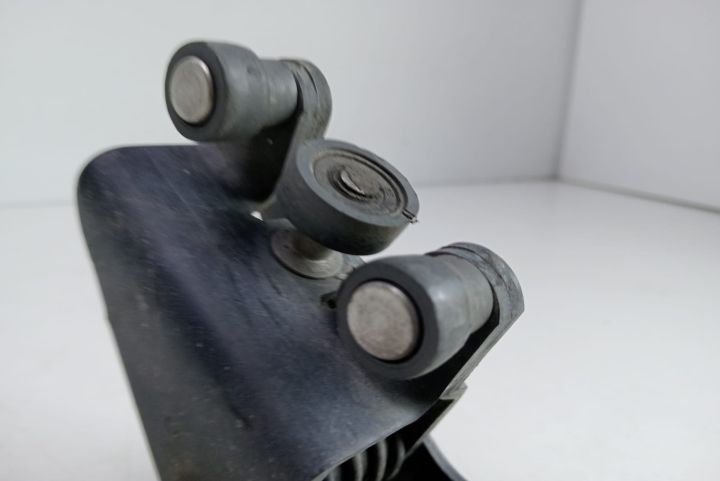 Rola usa culisanta   65715 Opel Vivaro A (facelift) seria