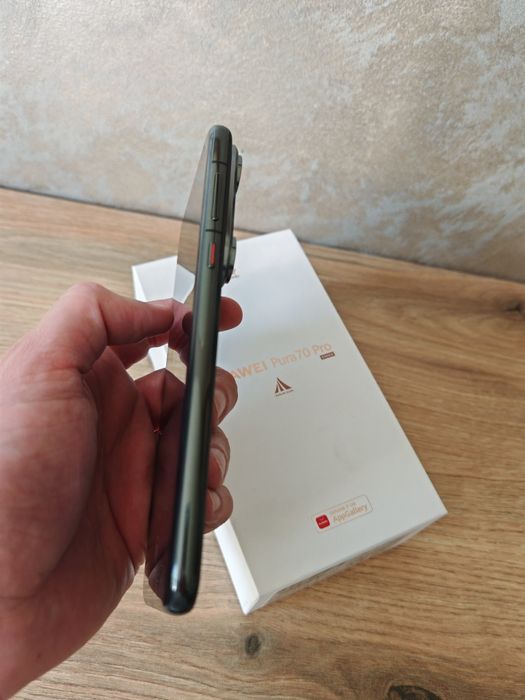Чисто нов с подарък кейс в гаранция до 2028 г. Huawei pura 70 pro!