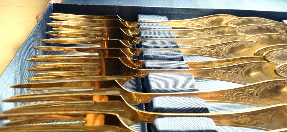 Продам столовый набор мельхиоровый