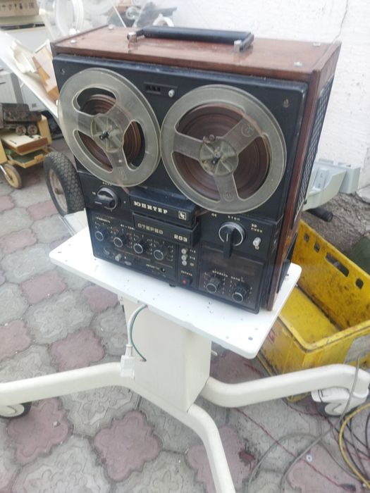 Продам кашутечный магнитофон юпитер