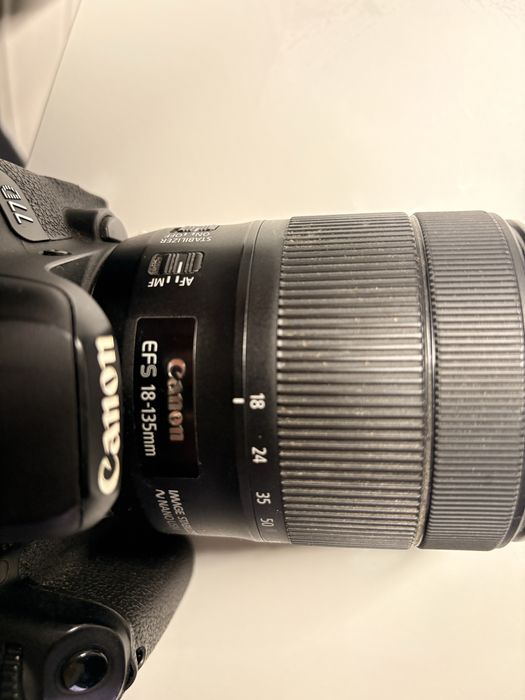 Aparat foto Canon EOS 77D + obiectiv Canon 18-135mm Nano USM