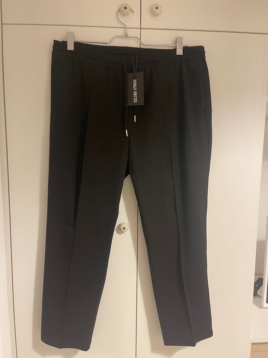 Унисекс черен спортно-елегантен панталон на Totally erected