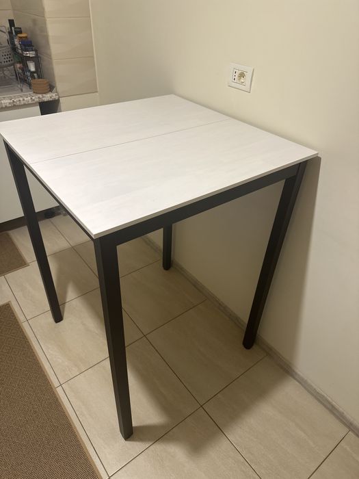 De vanzare masa 80x80 blat iar 105 cm inaltime
