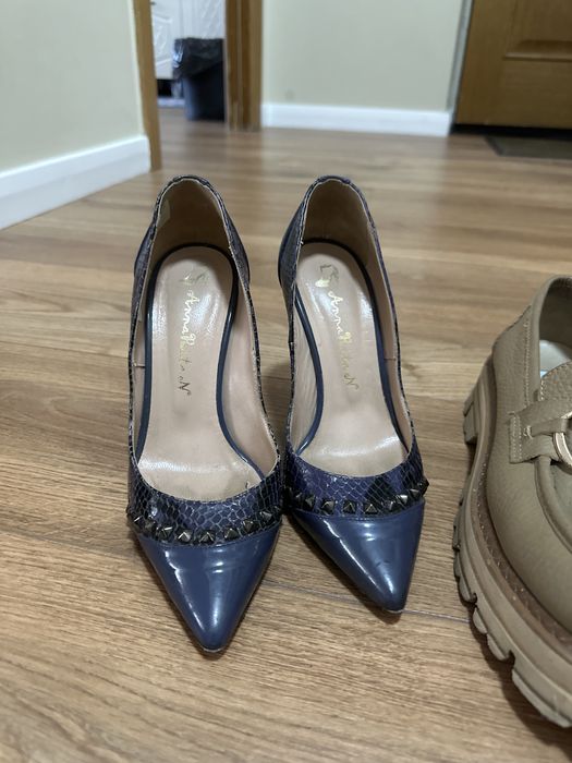 Кожаные лоферы и туфли