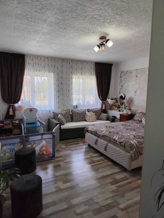 Casă mare frumoasă renovată în Battonya