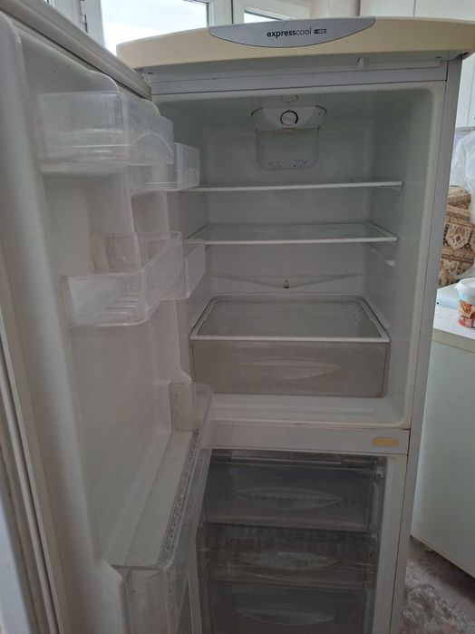Б/У Холодильник LG продам