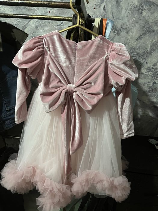 Продается платье пышное девочке