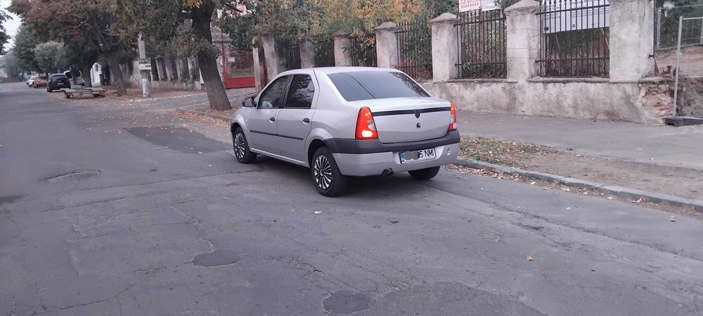 Dacia. Logan. Benzină.