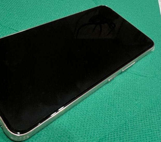 Продам телефон Samsung S22