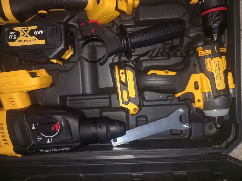 Продаётся набор электроинструмента Dewalt.