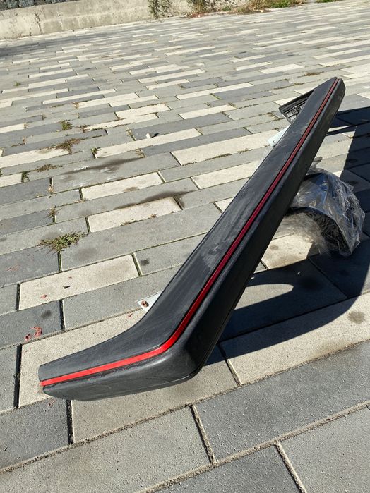 Продавам чисто нова задна броня за голф 1 GTI с червен кант