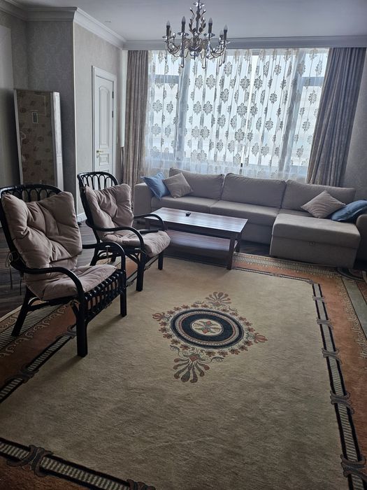 Продам диван итальянский ,стол и 2 кресла