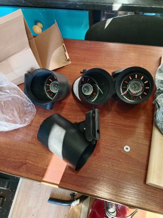 Фонари в количестве 4 штук