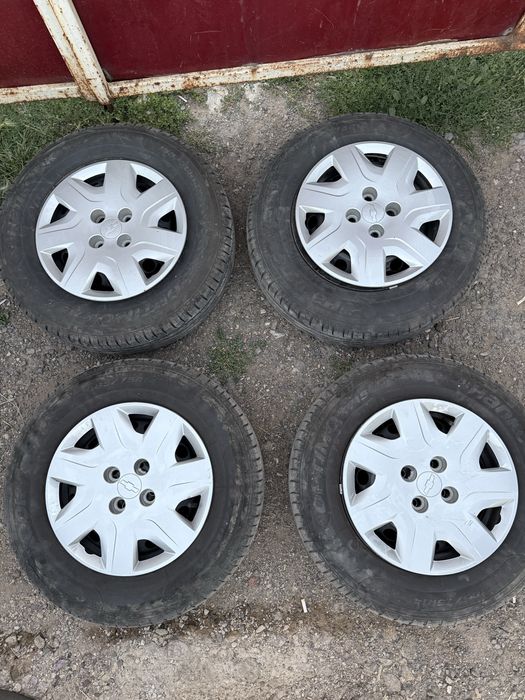 Продам шины с дисками и колпакапи