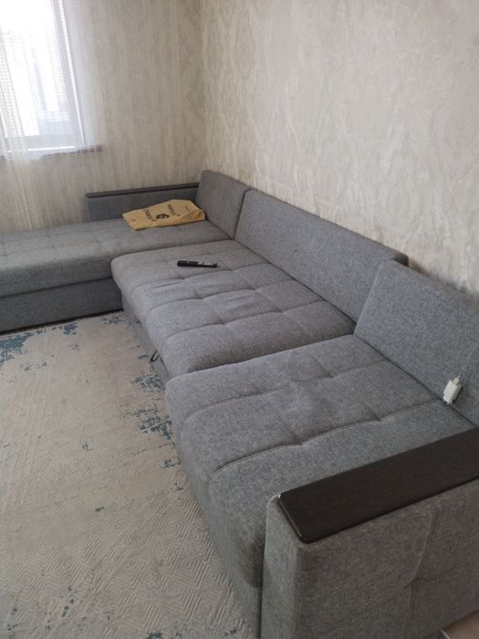 Диван выдвижной .хорошего качества