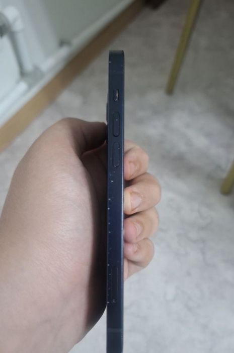 Продам на запчасти Айфон12.