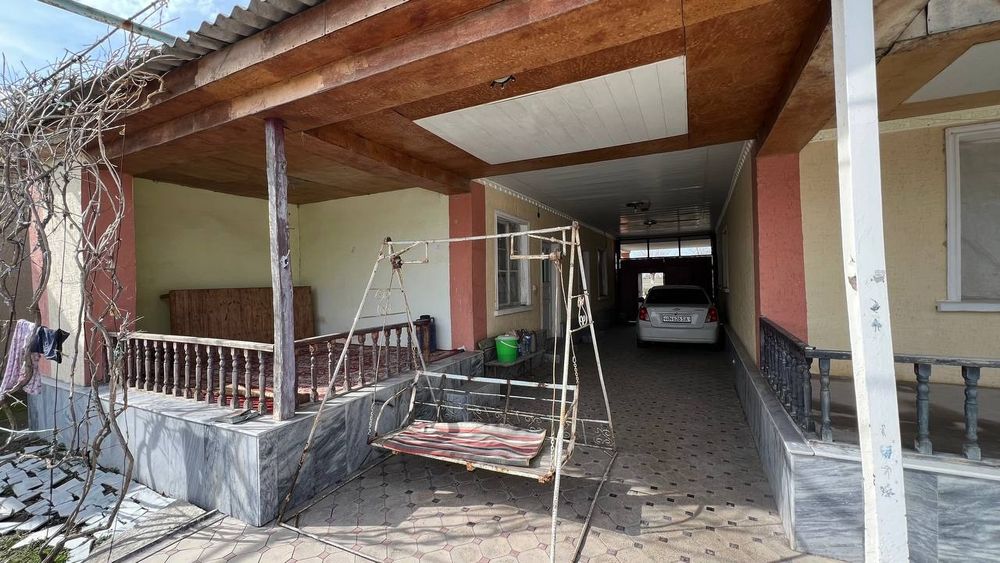 Uy sotiladi 18 sotiq