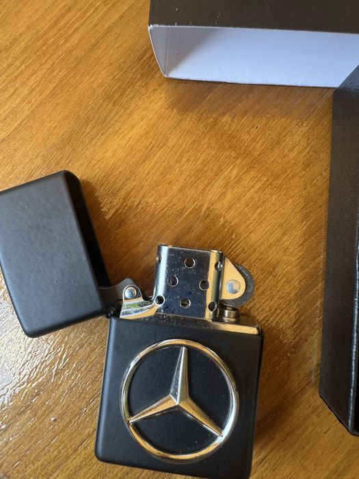 Bricheta Zippo Mercedes