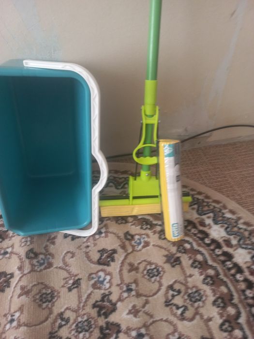 Комплект: швабра и ведро .