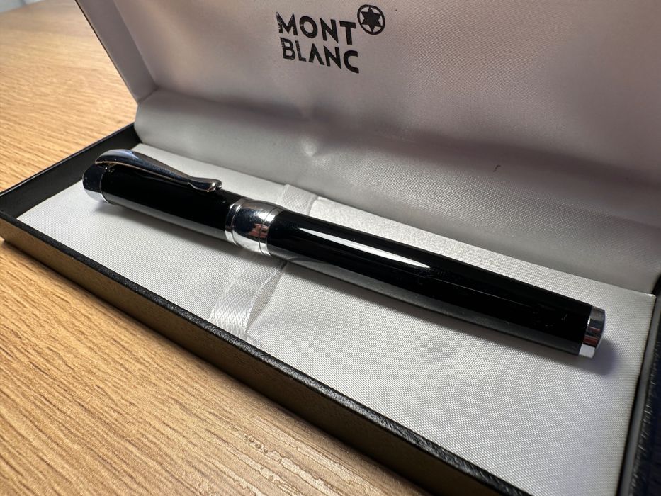 Stilou Mont Blanc negru, capac cilindru, fountain pen