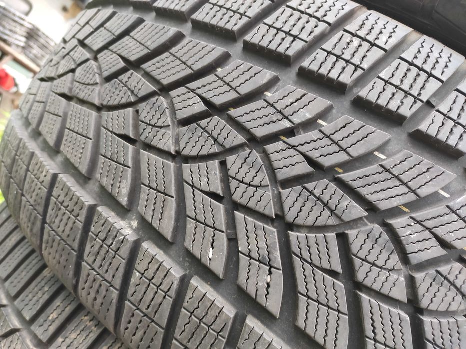 2бр Зимни гуми 275 45 21 - Goodyear DOT 2022