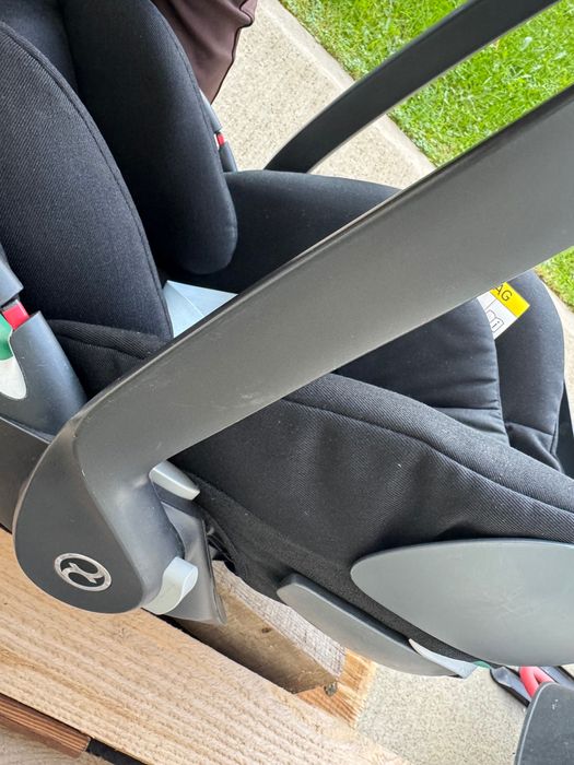 Cybex Priam  Beige Пълен пакет + кош за новородено в черен цвят