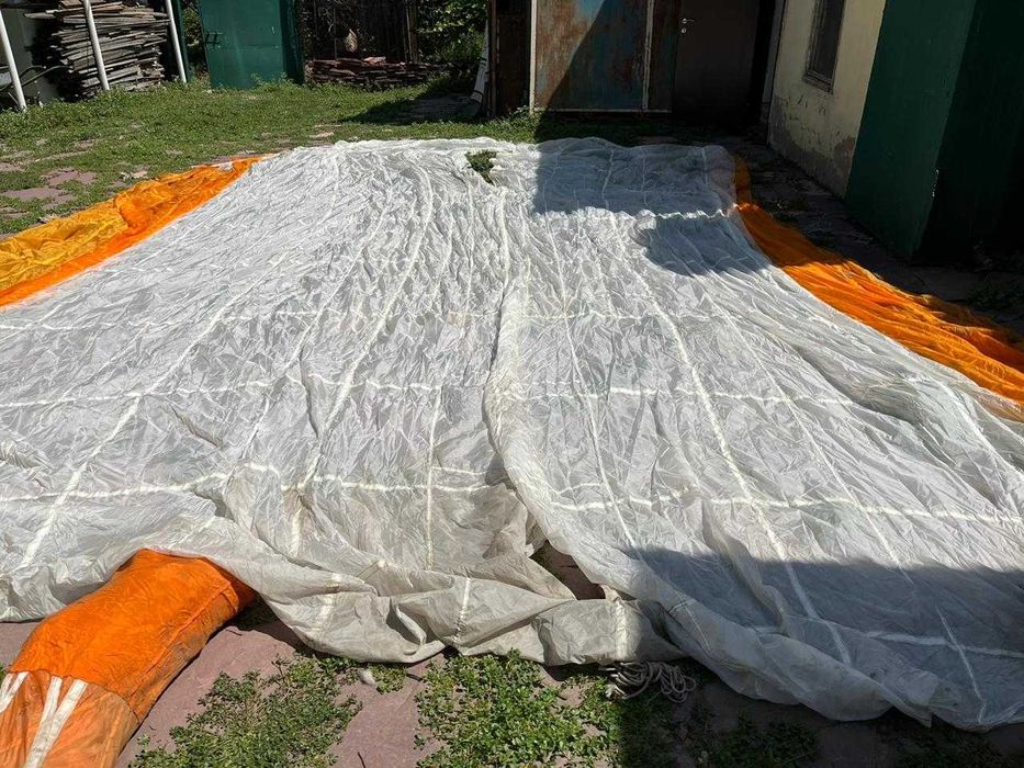 Два Парашюта. Полотно.