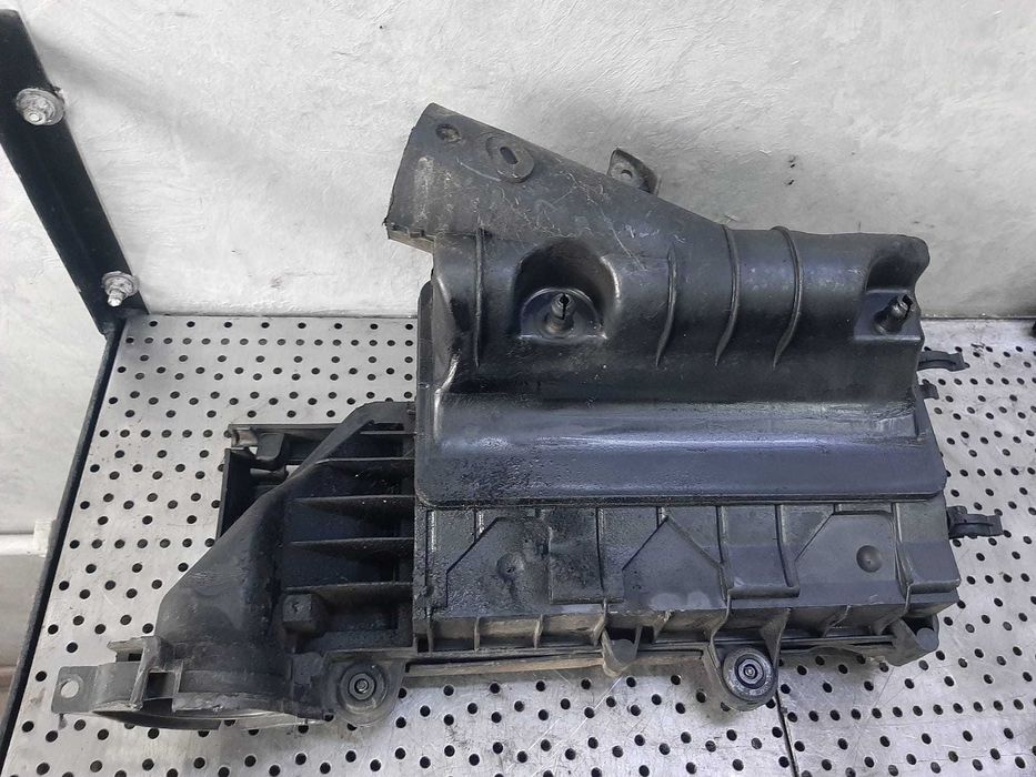 carcasa filtru aer 1.4 hdi  peugeot 206  citroen c2 c3  9647737680  9652987380