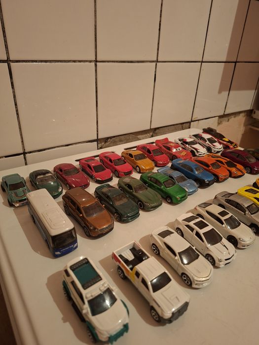 Lot de 37 masinute de dierite marimi.