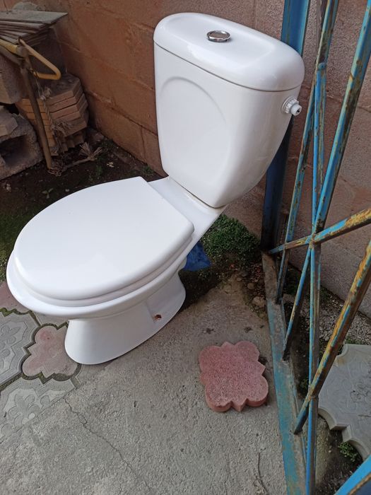 Унитаз в отличном состоянии!