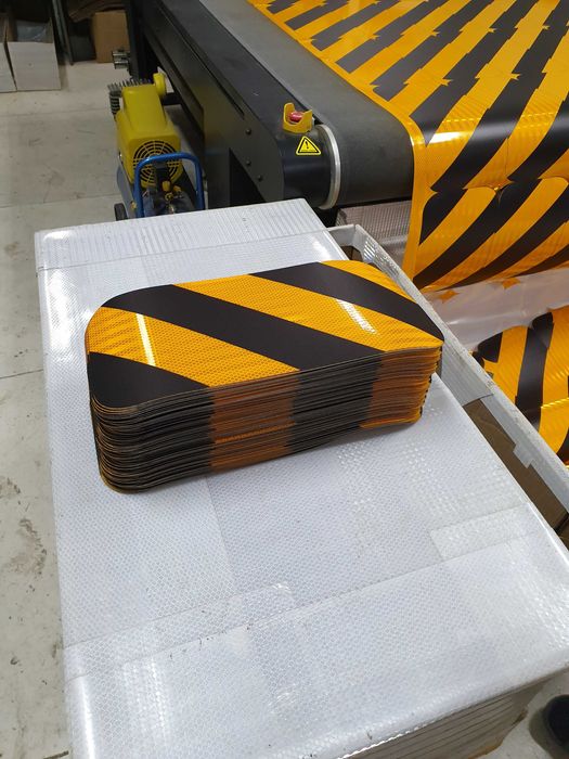 Дорожные знаки купить