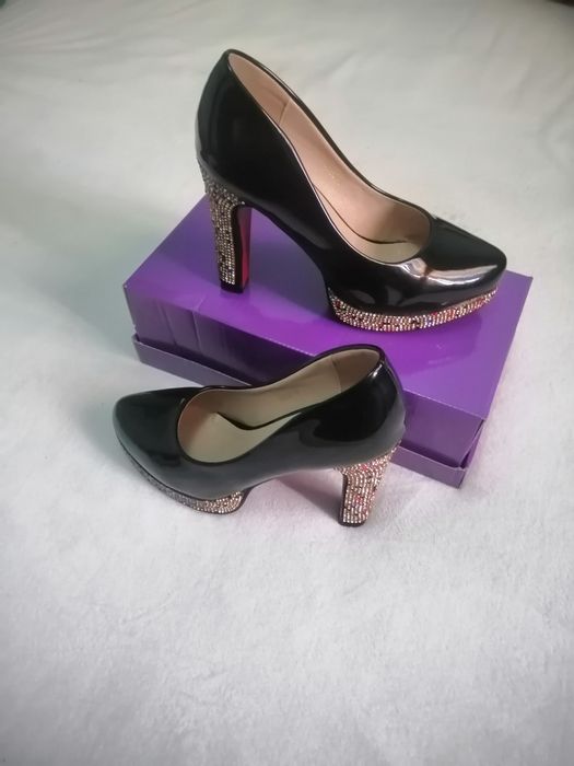 Toʼy va bazmlar uchun mos tufli 38 razmer