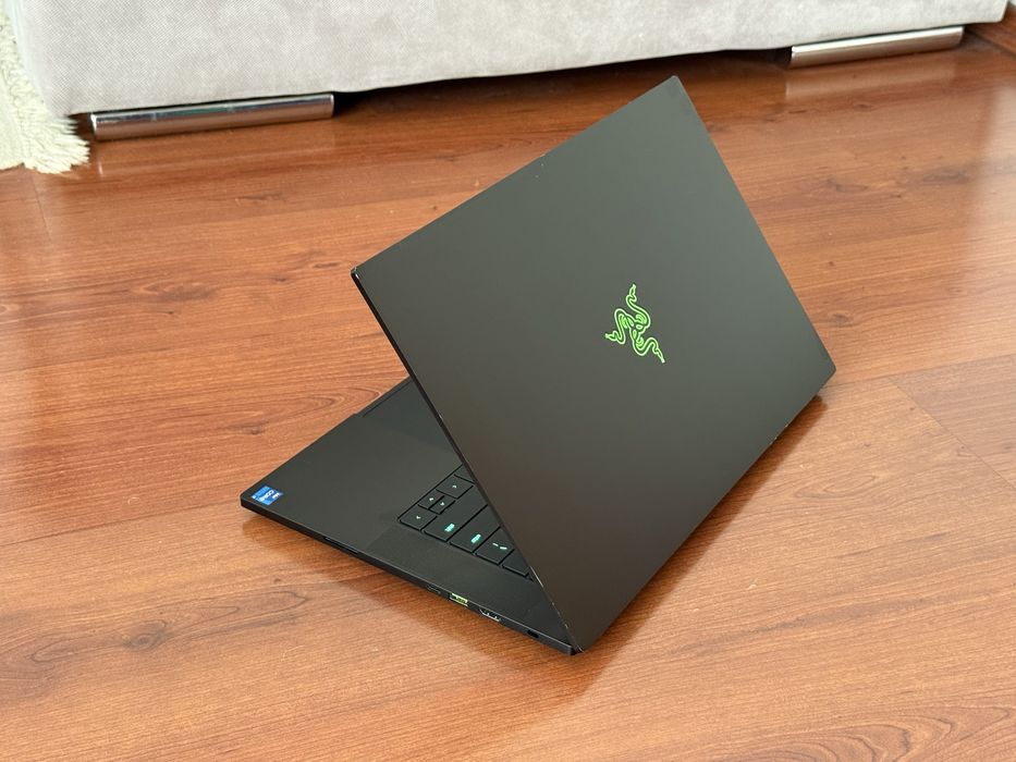Геймърски Лаптоп 15.6’ QHD 240Hz RTX 4070 8GB Core I7-13800H Razer Blade 15 32GB DDR5 1TB SSD