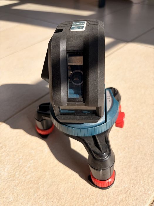 Bosch GLL 3-50 Rosu nivela laser cu linii Raza de masurare: 0 - 50 m | 4 x elem