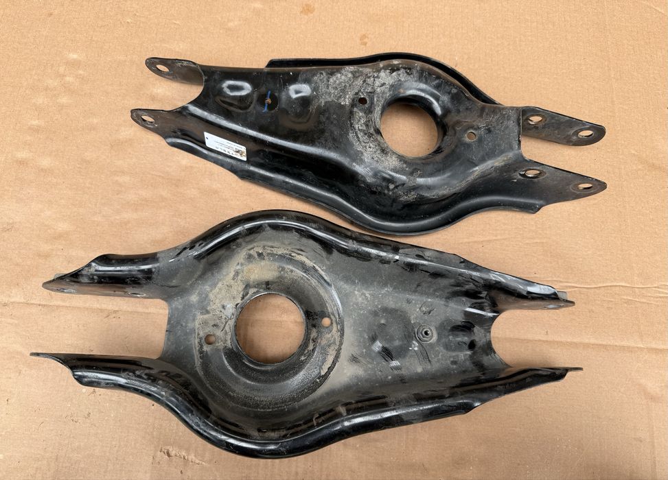 Заден носач за окачване Tesla Model 3 Y