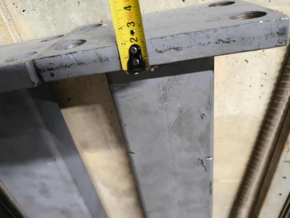 De vanzare suporti metalici /stalpisori metalici