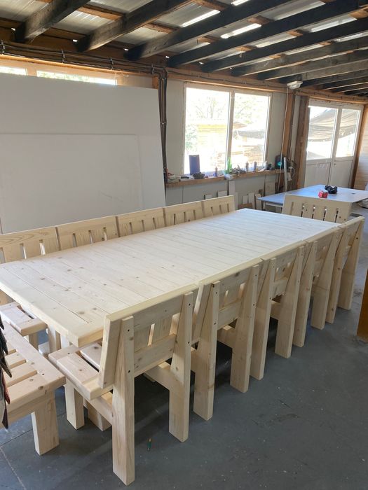 Дървени маси със столове