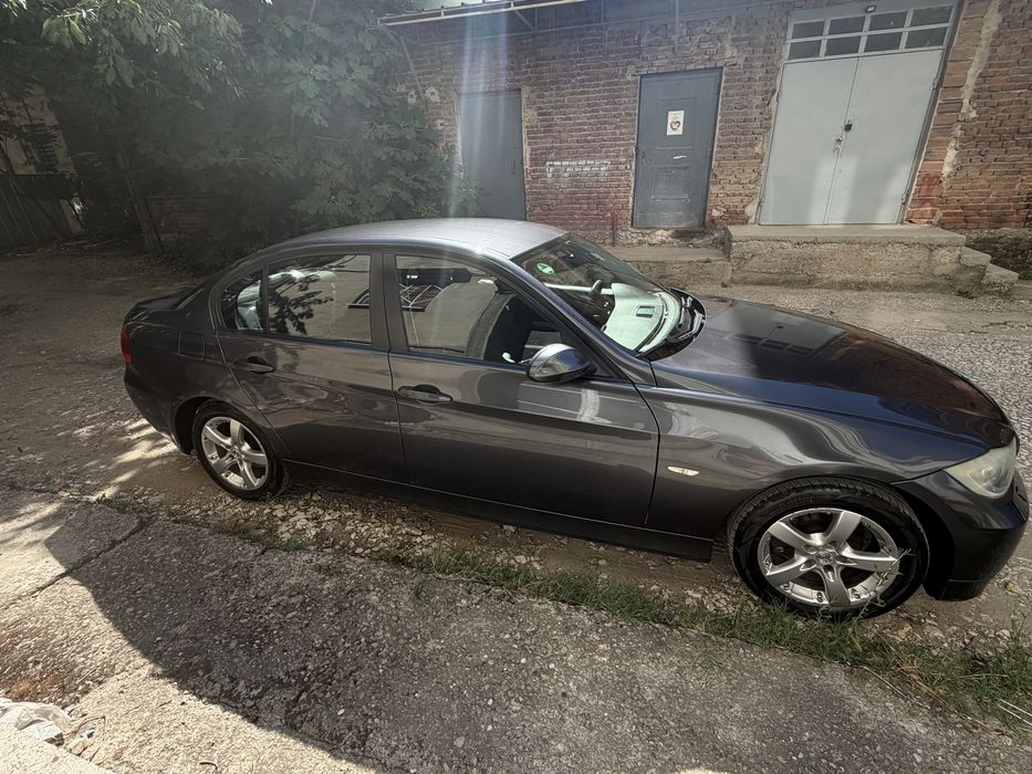 BMW 320 E90 кола