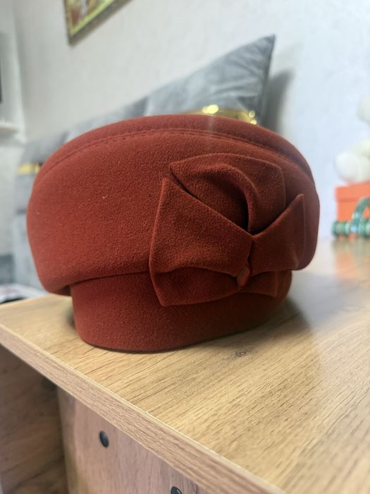 Продам две беретки одевала пару раз