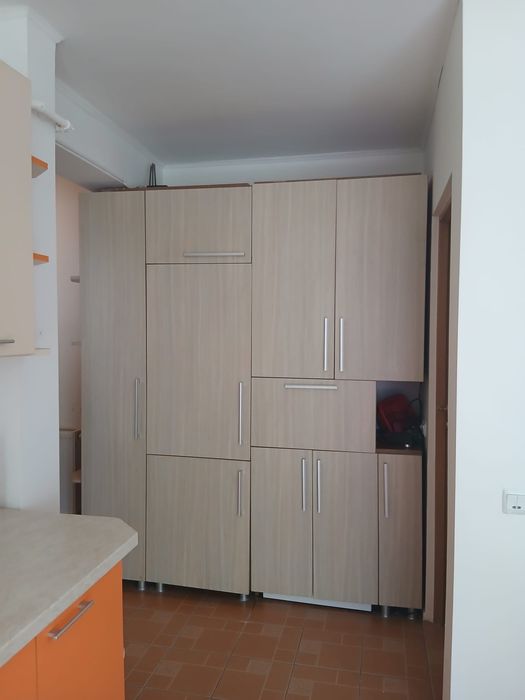 Închiriez apartament