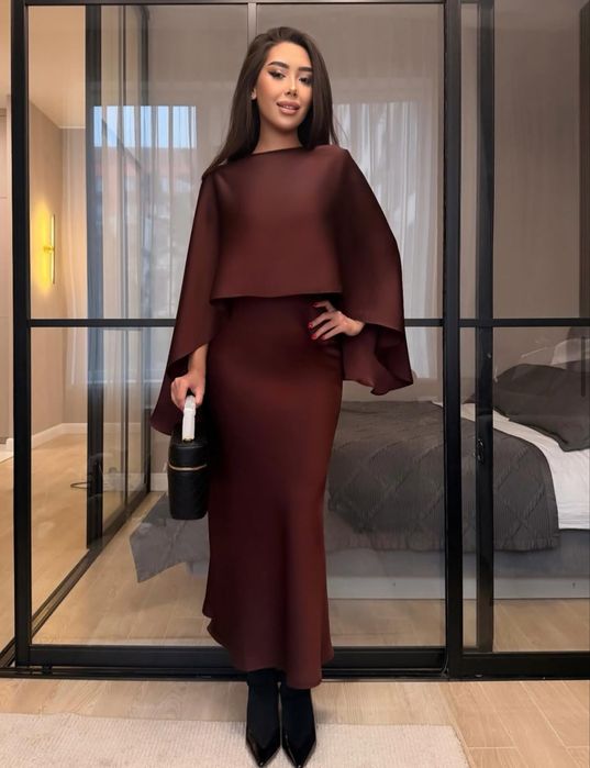 Платье с накидкой