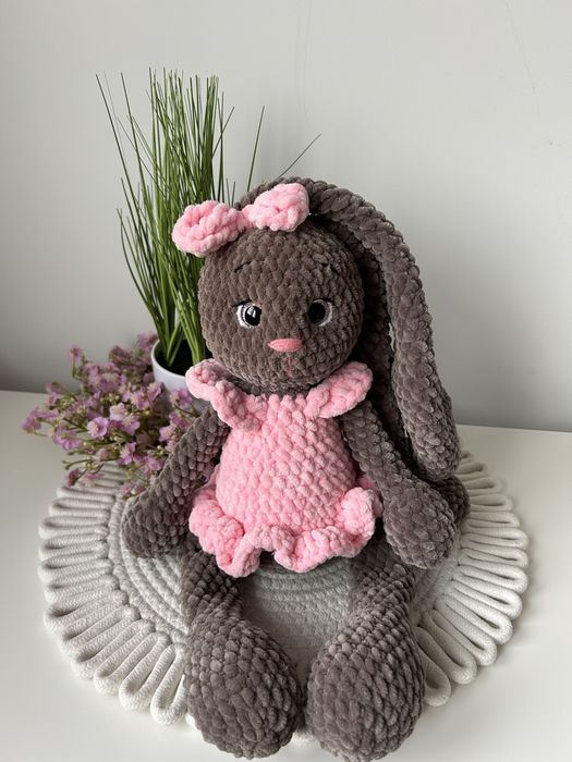 Ръчно изплетено плюшено зайче