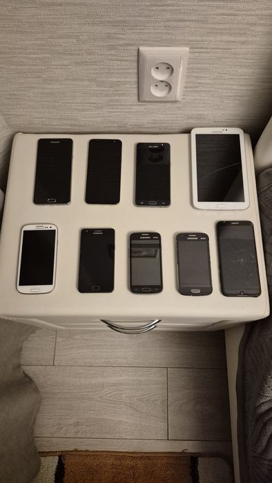 Продам телефоны и планшет Самсунг