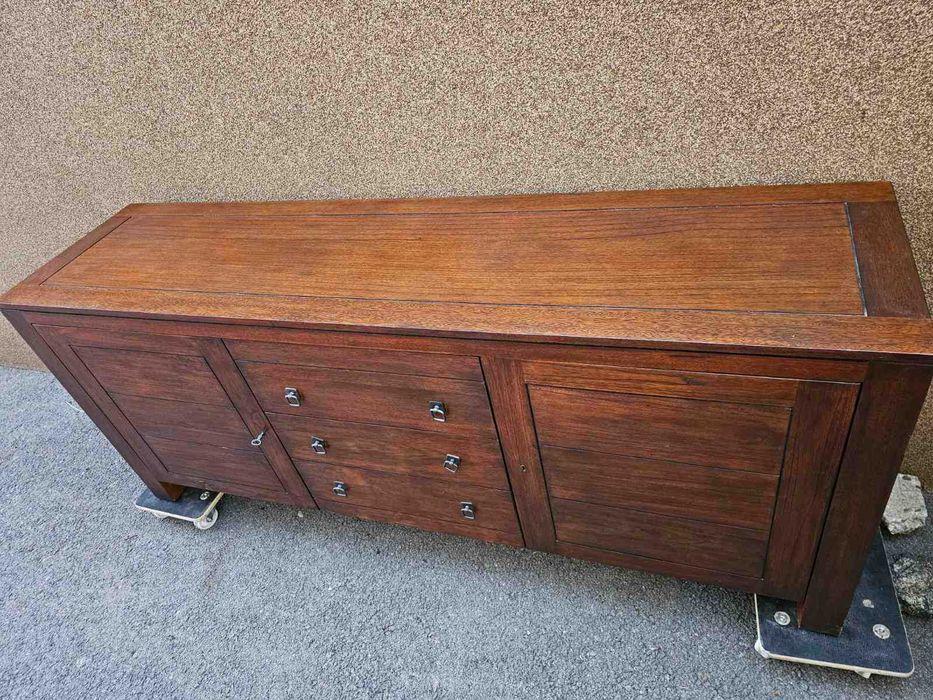 Контрабюфет изработен изцяло от масив